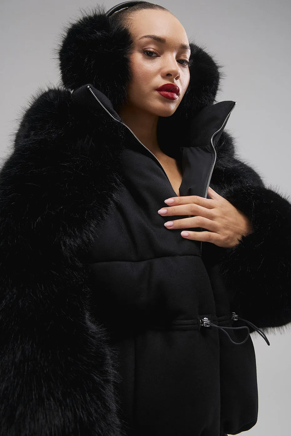 La Premiere Opulent Faux Fur Stunner Jacket - Black/Black